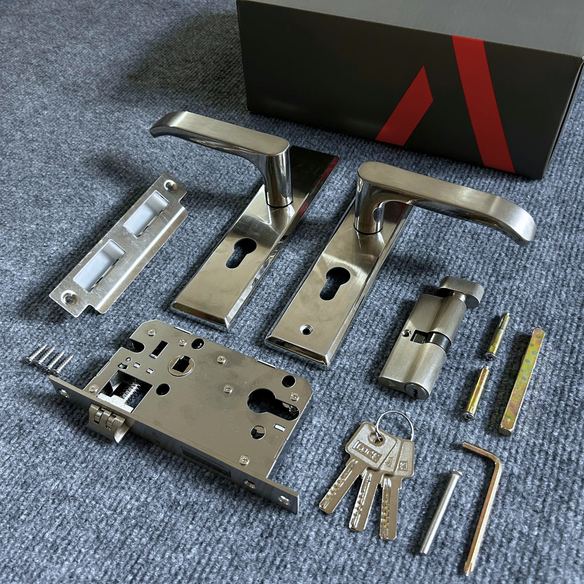 khóa cửa nẹp