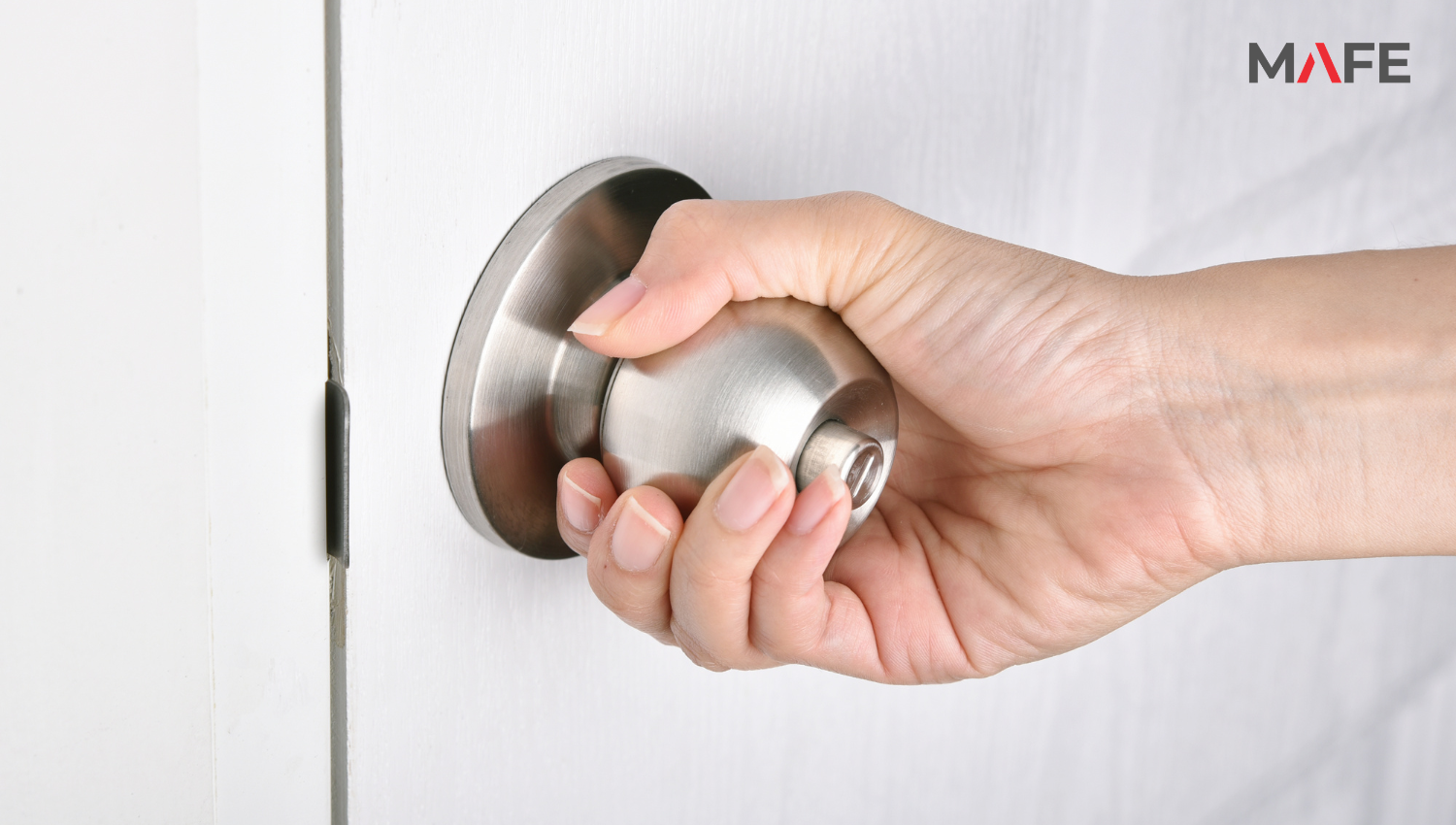 khóa cửa tay nắm tròn